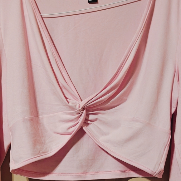SHEIN Light Pink Twist Front Crop Top - Picture 4 of 5